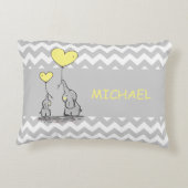 Aangepaste Chevron Grijs Wit Geel Olifant Hart Decoratief Kussen (Achterkant)