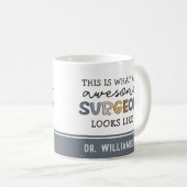 Aangepaste chirurg Geweldige chirurgische schenkin Koffiemok (Voorkant rechts)