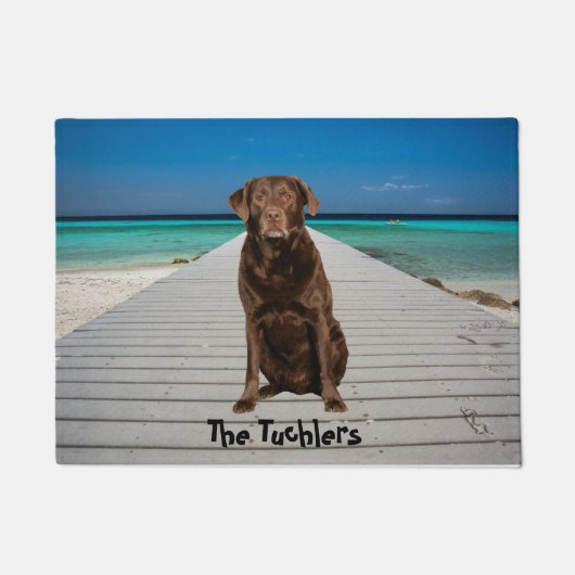 Aangepaste chocolade labrador op strand deurmat (Voorkant)