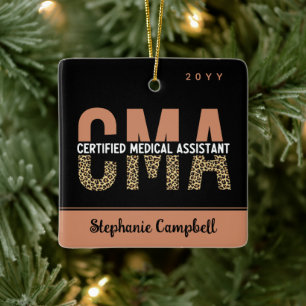 Aangepaste CMA Certified Medical Assistant Leopard Keramisch Ornament