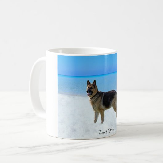 Aangepaste Duitse herder op het strand Koffie Mok (Voorkant links)