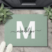 Aangepaste elegante Sage Green Monogram Script Naa Deurmat