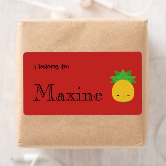 Aangepaste etiketten op Bright rode zoete anananas (Insitu)