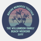 Aangepaste familie vakantie retro tropische strand ronde sticker (Voorkant)