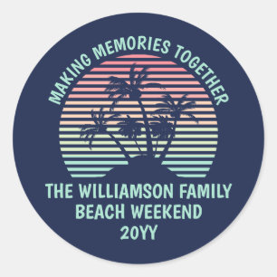 Aangepaste familie vakantie retro tropische strand ronde sticker