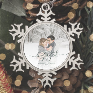 Aangepaste foto Eerste kerst verloofd Groen Schrif Tin Sneeuwvlok Ornament