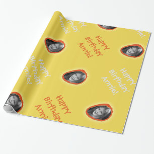 Aangepaste foto en groet op geel cadeaupapier