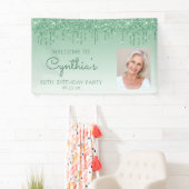 Aangepaste foto groene glitter Drip 60th Birthday Spandoek (Insitu)