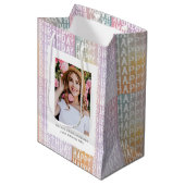 Aangepaste foto Happy Birthday gepersonaliseerd Medium Cadeauzakje (Voorkant Gekanteld)