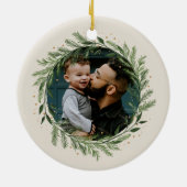 Aangepaste foto jaar Pine krans kerstcadeau Keramisch Ornament (Achterkant)