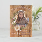 Aangepaste foto Kerst bloemstuk houten achtergrond Feestdagenkaart (Staand voorkant)