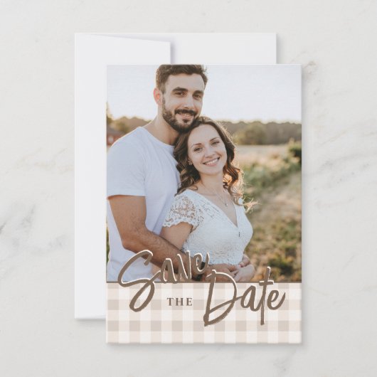 Aangepaste foto met beige gingham save the date (Voorkant)
