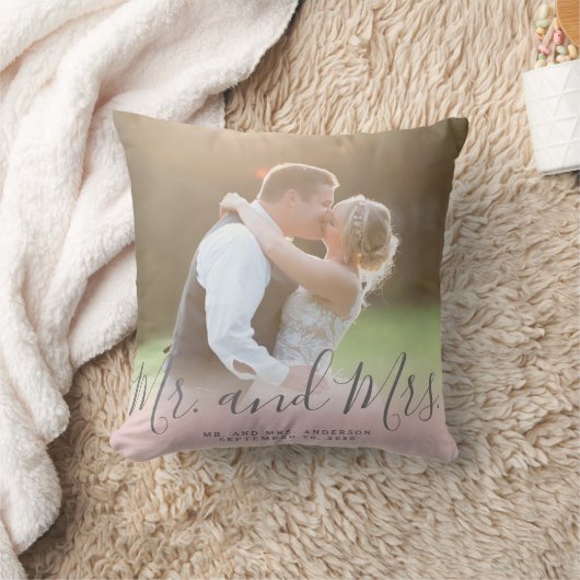 Aangepaste foto Mr. en Mrs. Pink Grey Script Weddi Kussen (Deken)