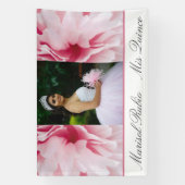 Aangepaste foto van Mis Quince Pink Floral Spandoek (Verticaal)