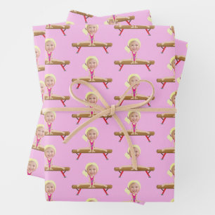 Aangepaste foto van schattig blond gymmeisje inpakpapier vel