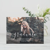 Aangepaste foto witte script afstudeerfeest kaart (Staand voorkant)