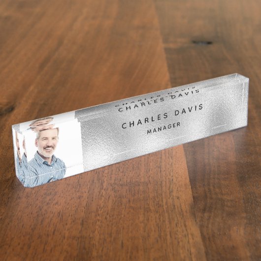 Aangepaste foto zilveren metalen monogram modern naambordje (Zijkant)