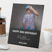 Aangepaste foto zwart wit man 50e verjaardag reclamebord met voetstuk (Insitu)