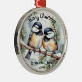 Aangepaste gedateerde Schattigee Chickadee BirdsOn Metalen Ornament (Rechts)