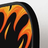 Aangepaste gepersonaliseerde vlammen op zwart pickleball paddle (Links Detail)
