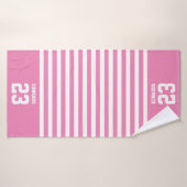 Aangepaste gestreepte sporten genummerd met naam badhanddoek (Badhanddoek)
