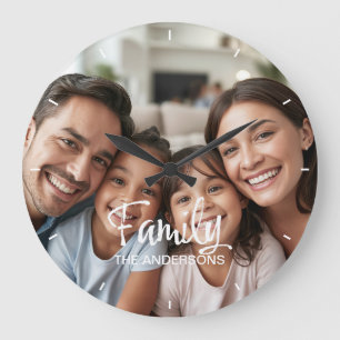 Aangepaste gezelfgemaakte familiefoto trend script grote klok