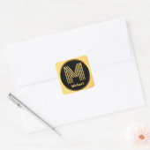 Aangepaste Gold Monogramed Letter M Vierkante Sticker (Envelop)