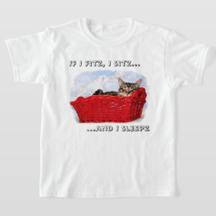 Aangepaste, grijze keuken in het rode mandje voora t-shirt