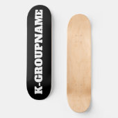 AANGEPASTE GROEPSNAAM KPOP (MINIMALIST) SKATEBOARD (Voorkant)