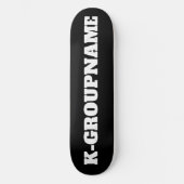 AANGEPASTE GROEPSNAAM KPOP (MINIMALIST) SKATEBOARD (Voorkant)