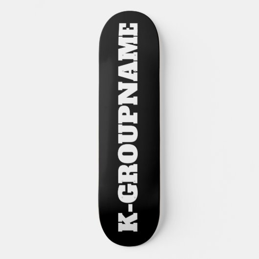 AANGEPASTE GROEPSNAAM KPOP (MINIMALIST) SKATEBOARD (Voorkant)