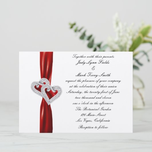 Aangepaste harten rood lint bruiloft uitnodiging (Staand voorkant)