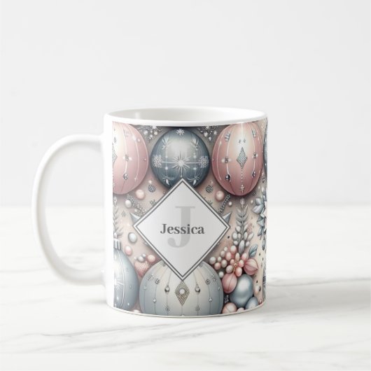 Aangepaste Initiaal Zilver en Roze Kerstballen Koffiemok (Links)