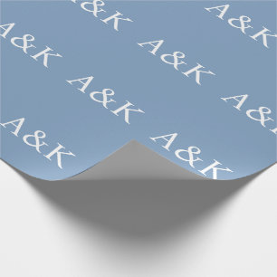 Aangepaste initiële letters op stoffige leisteenbl cadeaupapier