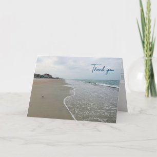 Aangepaste kaart met strandtafereel en opgevouwen 
