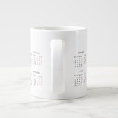 Aangepaste kalender 2025 extra grote beker (Achterkant)