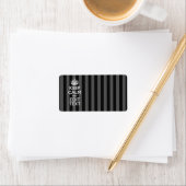 Aangepaste KEEP CALM EN Jouw tekst op strepen Etiket (Insitu)