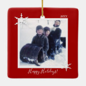 Aangepaste kerstfoto Red Snowflake Keramisch Ornament (Achterkant)