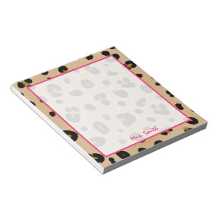 Aangepaste laptop op de luipaard notitieblok