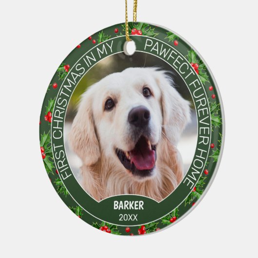 Aangepaste leuke huisdierfoto 1e kerst op hulstbes keramisch ornament (Links)