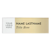 Aangepaste Logo elegant Faux Gold White Magnet Tit Naambadge (Voorkant)
