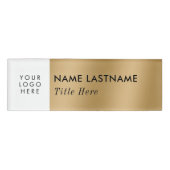 Aangepaste Logo elegant Faux Gold White Magnet Tit Naambadge (Voorkant)