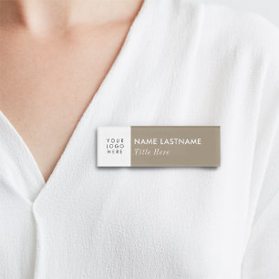 Aangepaste Logo Neutrale Beige Tan Elegant White T Naambadge