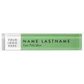 Aangepaste Logo Sage Green Pastel Black Text Moder Naambordje (Voorkant)