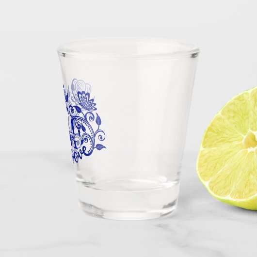 Aangepaste marineblauw Floral monogram M Shot Glas (Rechts)