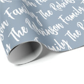 Aangepaste moderne familienaam Dusty Blue Cadeaupapier (Rol Hoek)