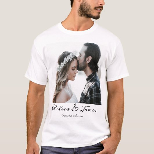 Aangepaste moderne kalligrafie met foto-naam Datum T-shirt (Voorkant)