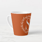 Aangepaste Mok op monogram latte (Linkerhoek)