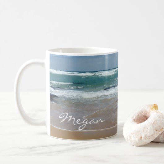 Aangepaste Mok van het Koffiestrand van Waves (Met donut)