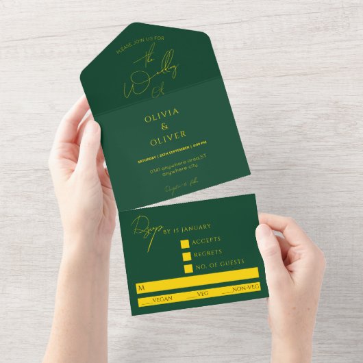 Aangepaste monogram groen goud typografie bruiloft all in one uitnodiging (Afscheurbaar)